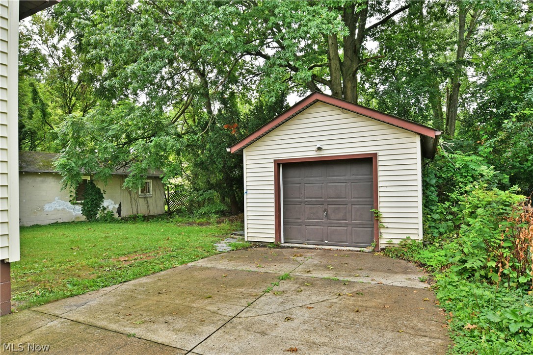 974 Glenwood Street NE Warren OH 44483