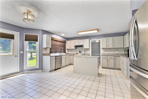 16993 Walnut Creek Drive Strongsville OH 44149