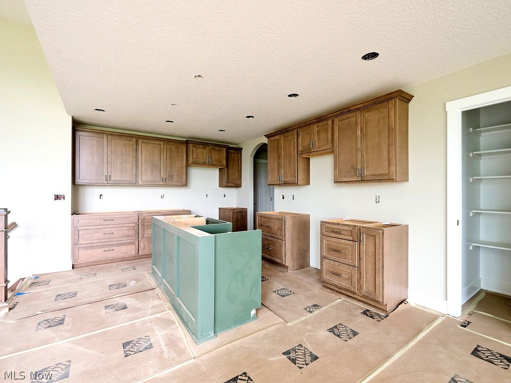 2301 Ledgestone Drive NW Uniontown OH 44685