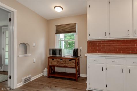 1364 Clearview Road Lyndhurst OH 44124