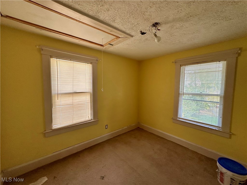 328 Oak Knoll Avenue Newton Falls OH 44444
