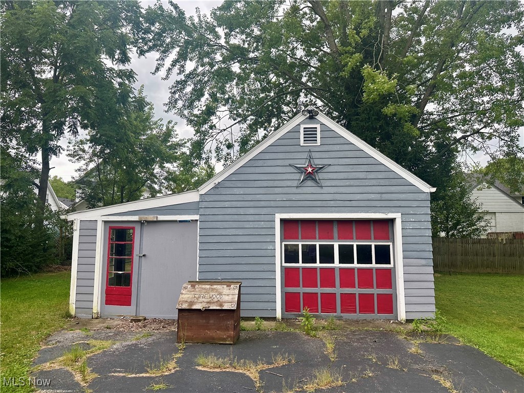 328 Oak Knoll Avenue Newton Falls OH 44444