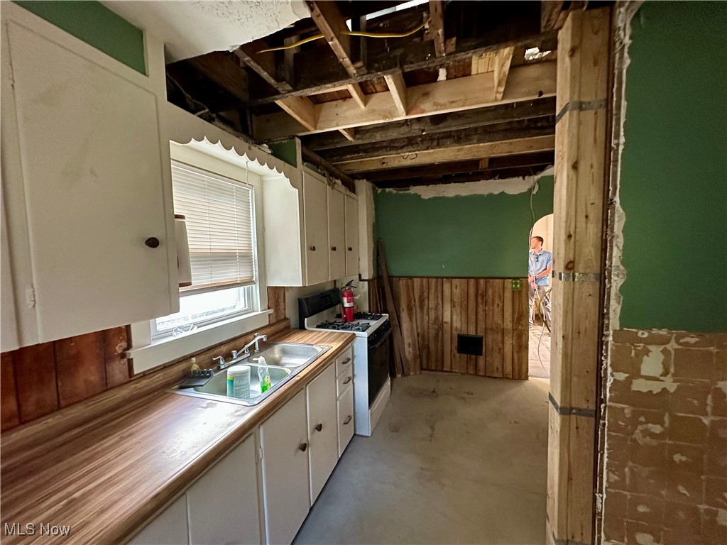 328 Oak Knoll Avenue Newton Falls OH 44444