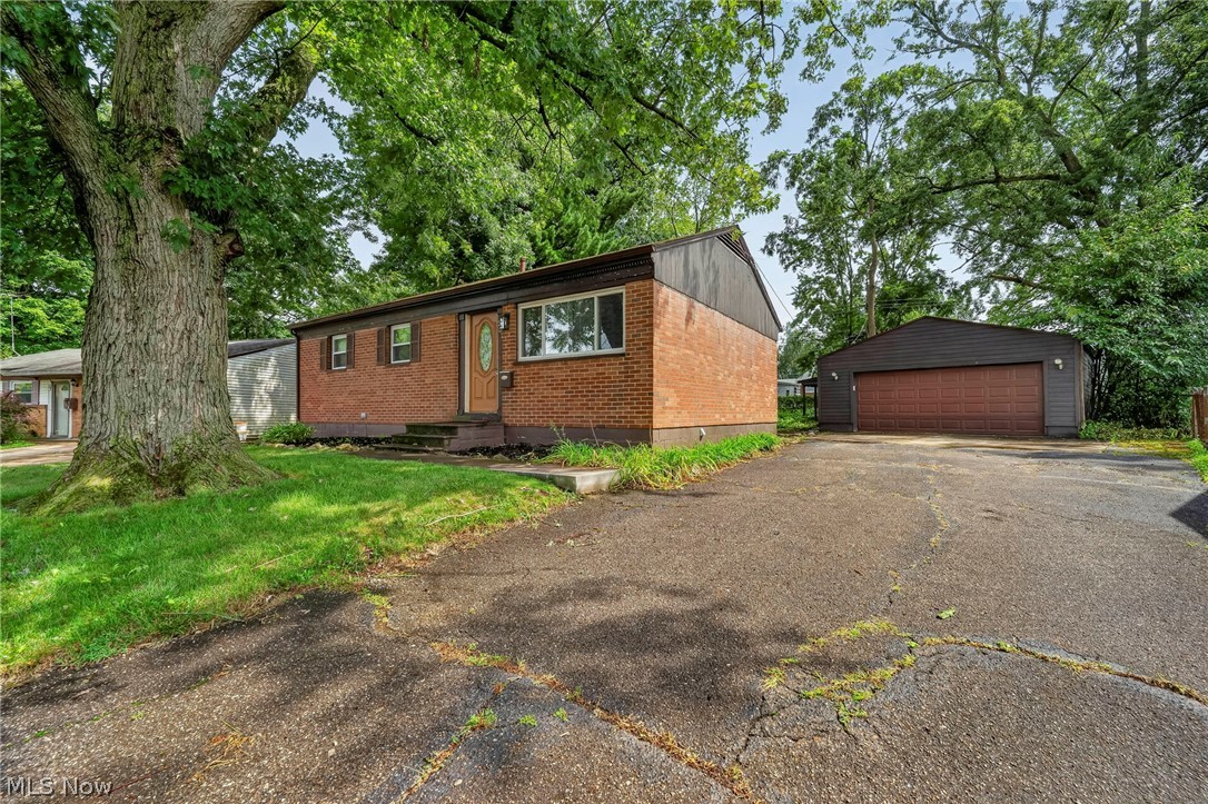 2514 Regentview Street NE Canton OH 44705
