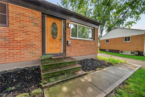 2514 Regentview Street NE Canton OH 44705