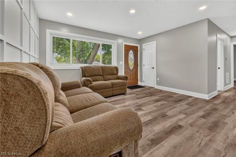 2514 Regentview Street NE Canton OH 44705