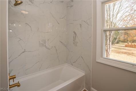 12754 Chamberlain Road Aurora OH 44202