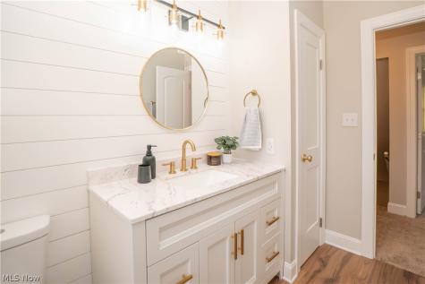12754 Chamberlain Road Aurora OH 44202