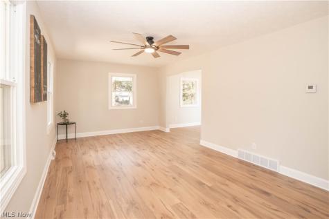 12754 Chamberlain Road Aurora OH 44202