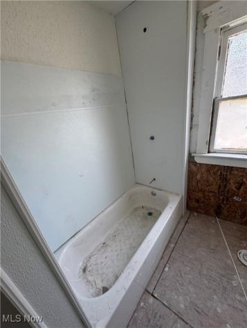 512 Eddy Road Cleveland OH 44108
