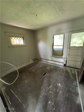 512 Eddy Road Cleveland OH 44108