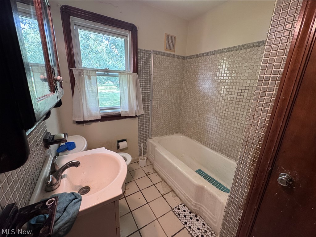 11310 W Sprague Road Parma OH 44130