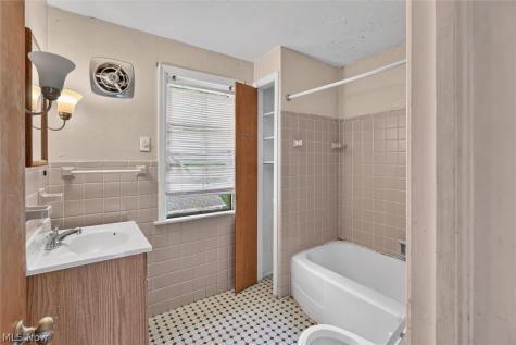 3971 Bluestone Road Cleveland Heights OH 44121