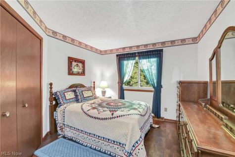 3240 Forest Overlook Drive Seven Hills OH 44131