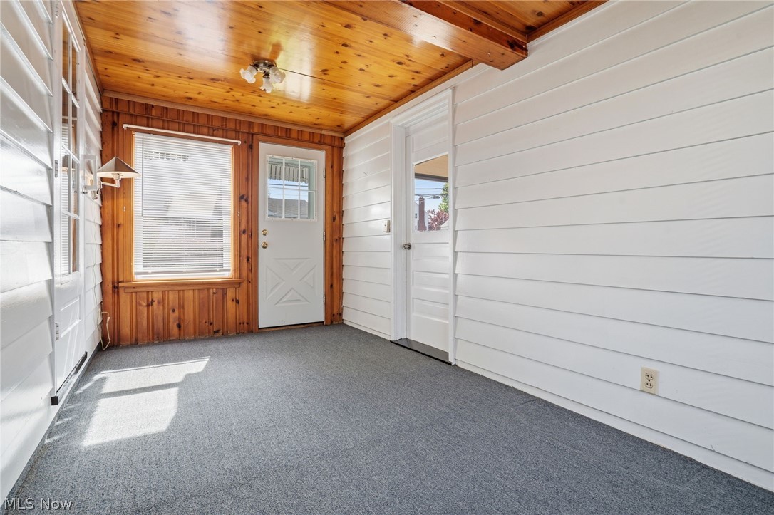 2953 Gibbs Avenue NE Canton OH 44714