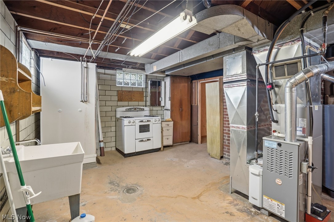 2953 Gibbs Avenue NE Canton OH 44714