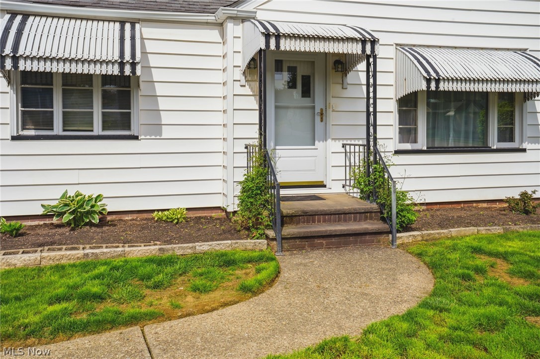 2953 Gibbs Avenue NE Canton OH 44714
