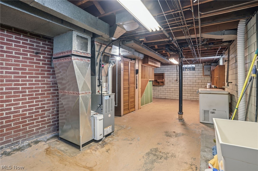 2953 Gibbs Avenue NE Canton OH 44714