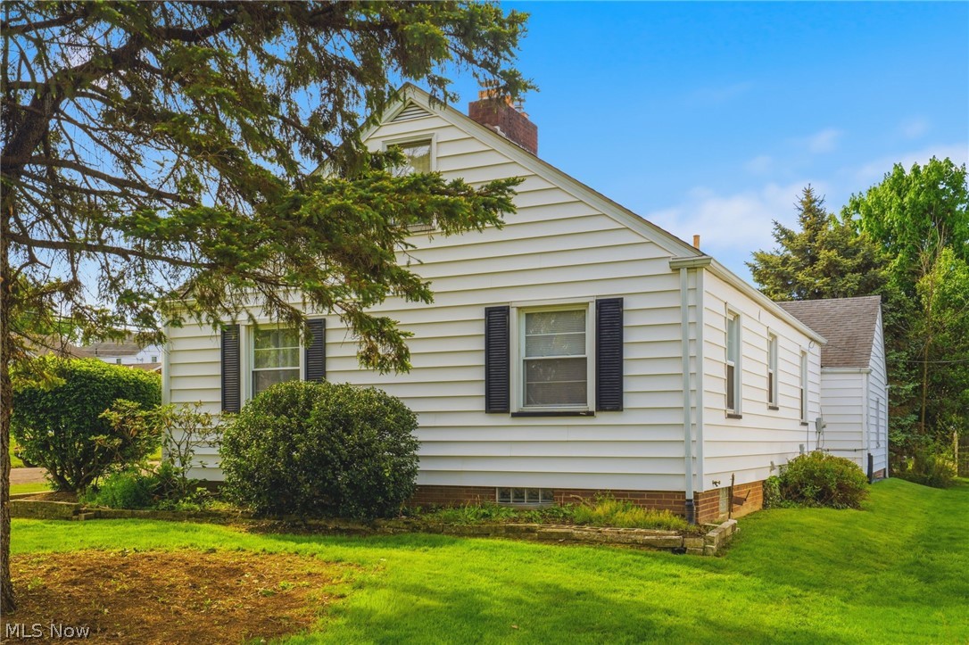 2953 Gibbs Avenue NE Canton OH 44714