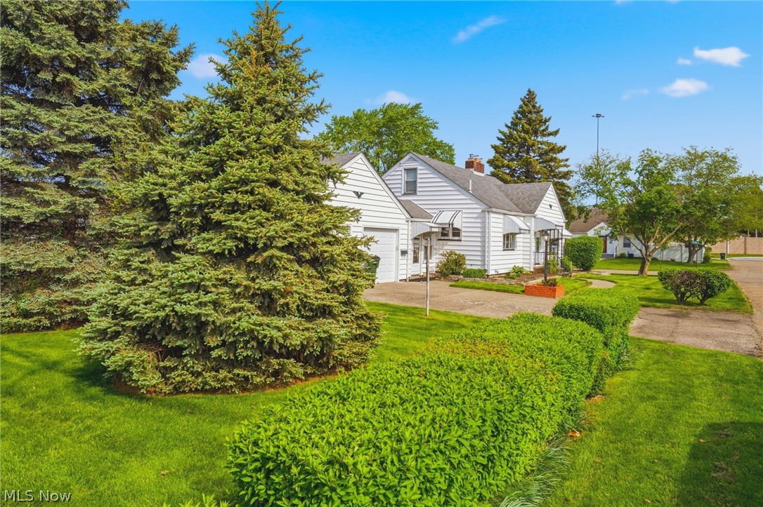 2953 Gibbs Avenue NE Canton OH 44714