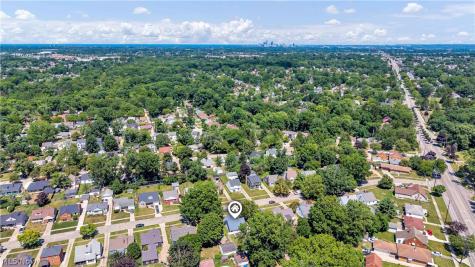 10077 Beaconsfield Drive Parma Heights OH 44130