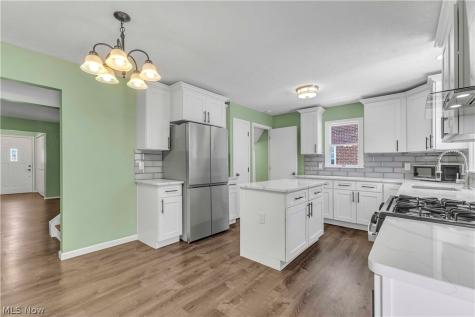 10077 Beaconsfield Drive Parma Heights OH 44130