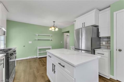 10077 Beaconsfield Drive Parma Heights OH 44130