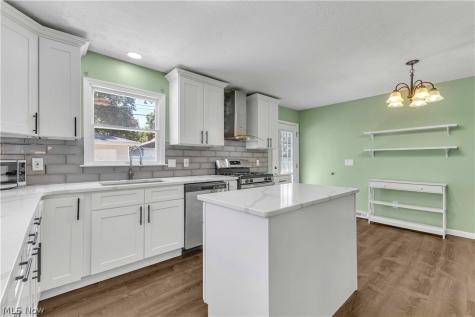 10077 Beaconsfield Drive Parma Heights OH 44130