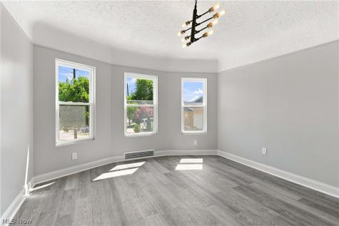 3223 W Pleasant Valley Road Parma OH 44134