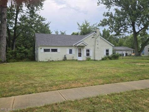 375 Bon Air Avenue Elyria OH 44035