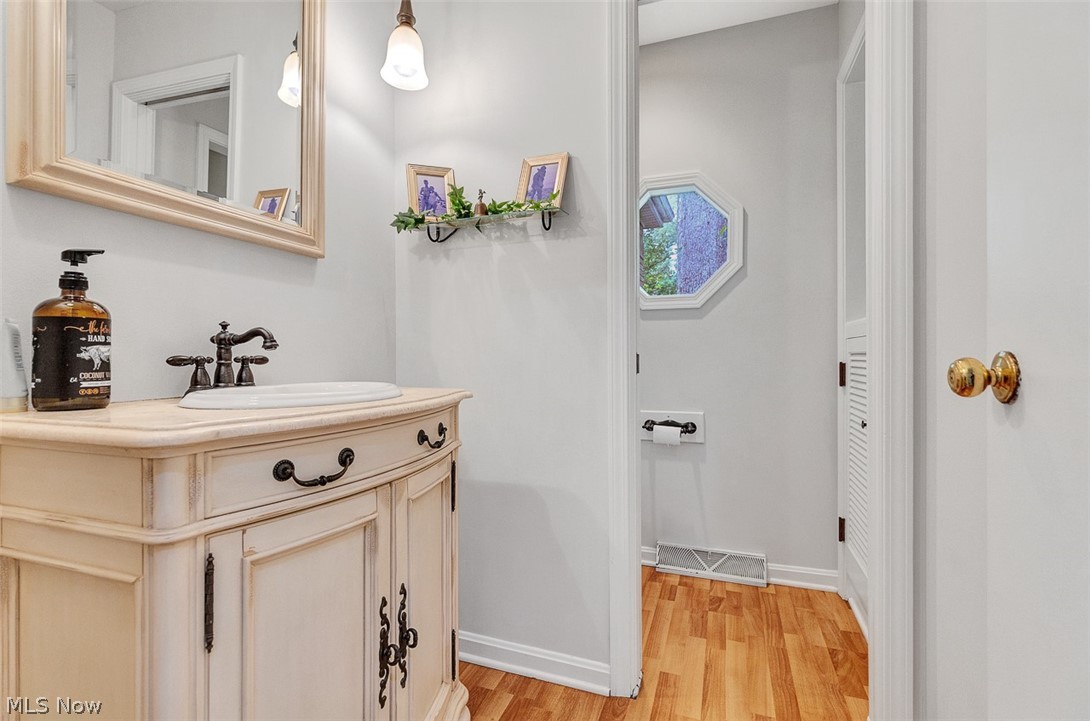 30475 Timber Lane Bay Village OH 44140