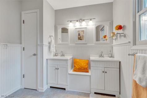 30475 Timber Lane Bay Village OH 44140