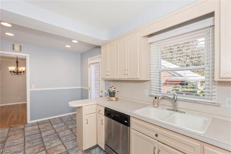 3843 Claridge Oval University Heights OH 44118