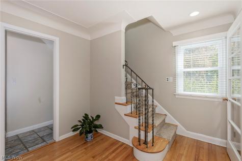 3843 Claridge Oval University Heights OH 44118