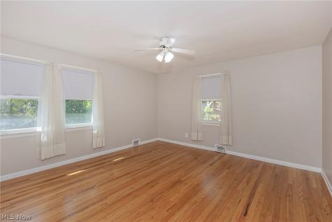 3843 Claridge Oval University Heights OH 44118