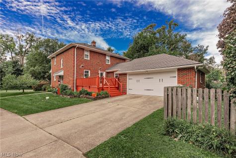 3843 Claridge Oval University Heights OH 44118