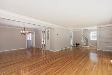 3843 Claridge Oval University Heights OH 44118