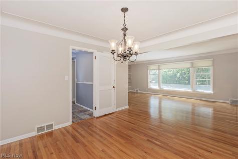 3843 Claridge Oval University Heights OH 44118