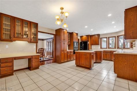 2362 Silveridge Trail Westlake OH 44145