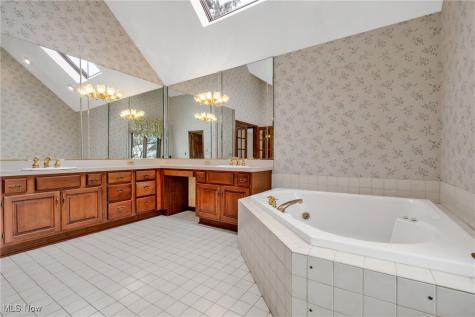 2362 Silveridge Trail Westlake OH 44145