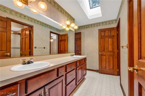 2362 Silveridge Trail Westlake OH 44145