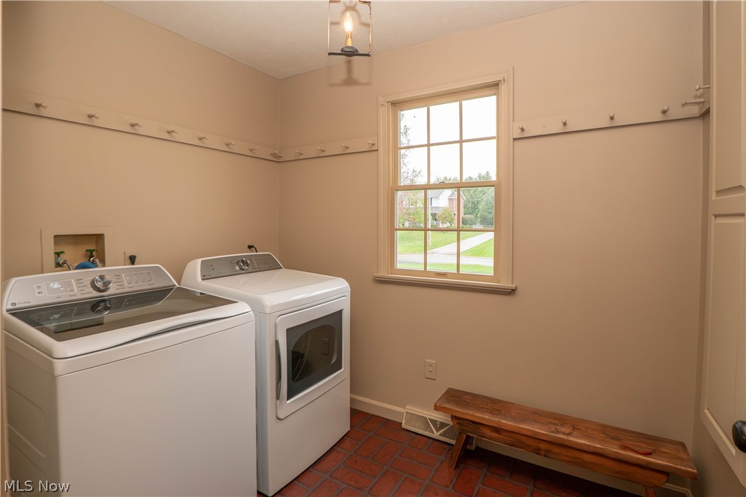8019 Blendwood Avenue NE Canton OH 44721