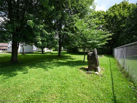 127 Summit Avenue Niles OH 44446