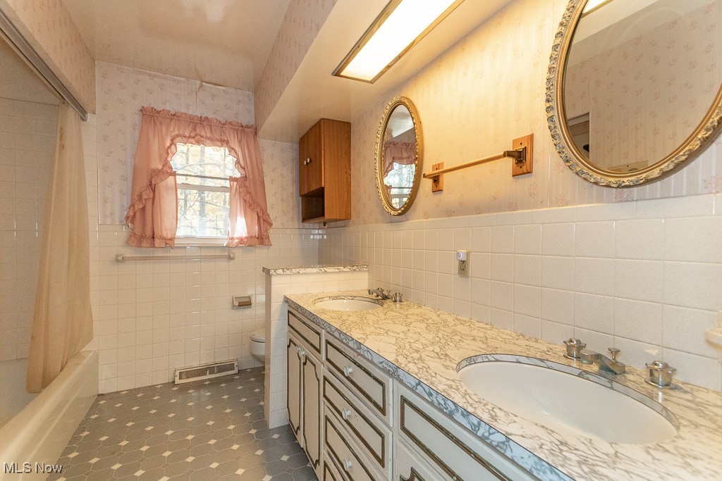 9062 Westwood Road Kirtland OH 44094