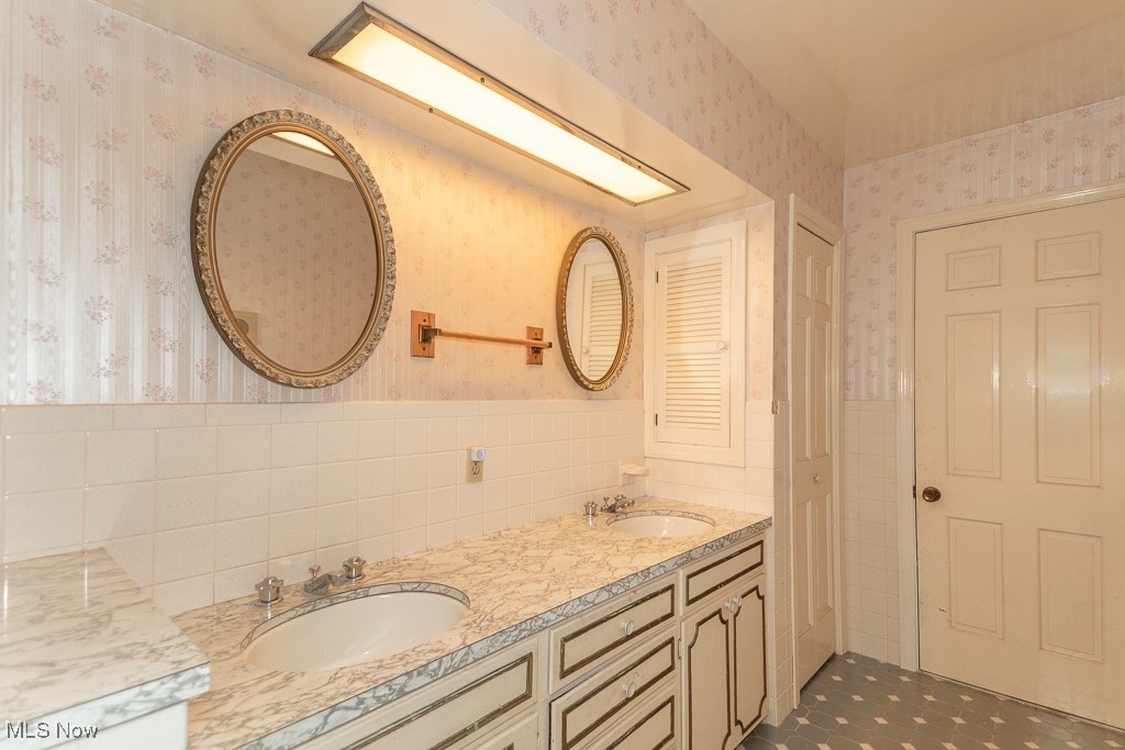 9062 Westwood Road Kirtland OH 44094