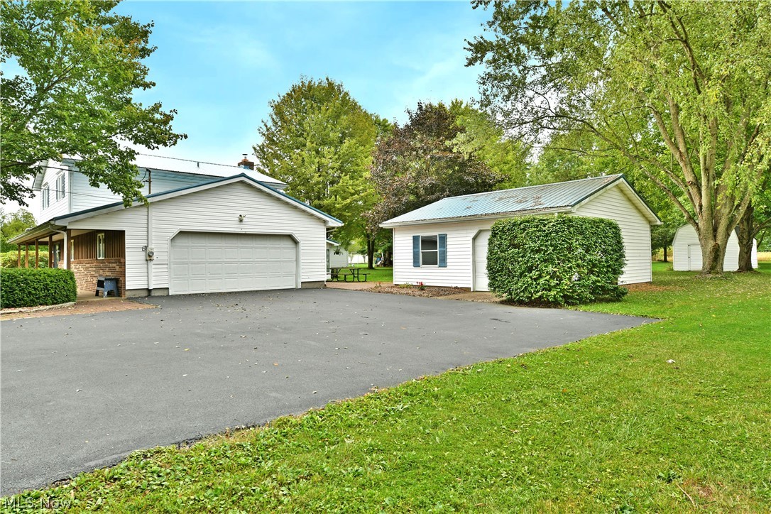 1278 Bristol Champion Townline Road NE Bristolville OH 44402