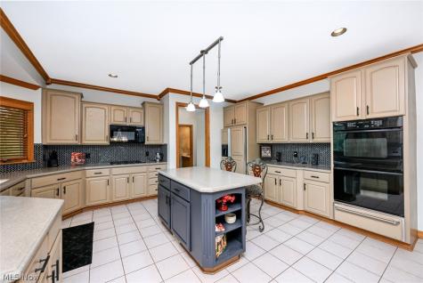 1597 Pilgrims Knob SE Canton OH 44709