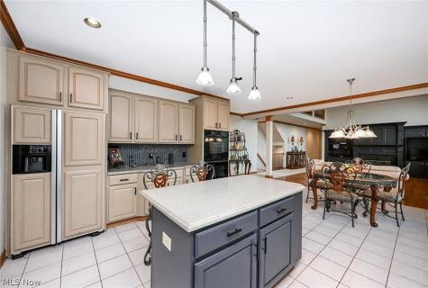 1597 Pilgrims Knob SE Canton OH 44709