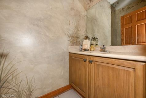 1597 Pilgrims Knob SE Canton OH 44709