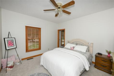 1597 Pilgrims Knob SE Canton OH 44709